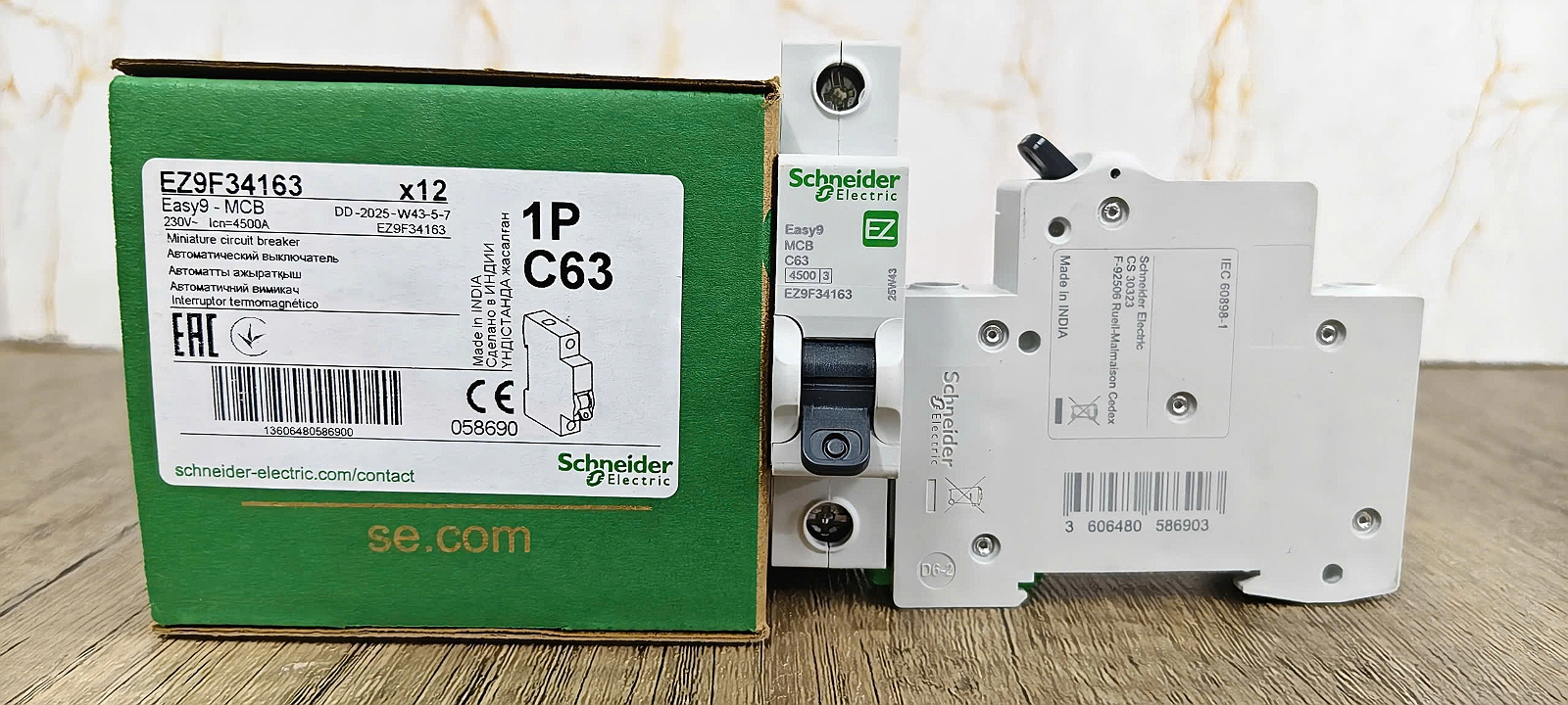 Hình ảnh thực tế Easy9 MCB EZ9F34163 Schneider
