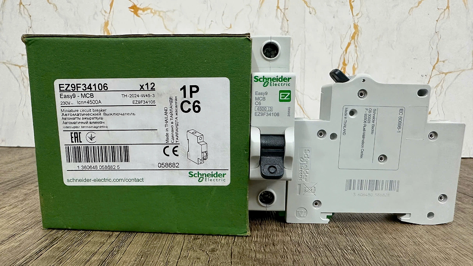 Hình ảnh thực tế Easy9 MCB EZ9F34106 Schneider