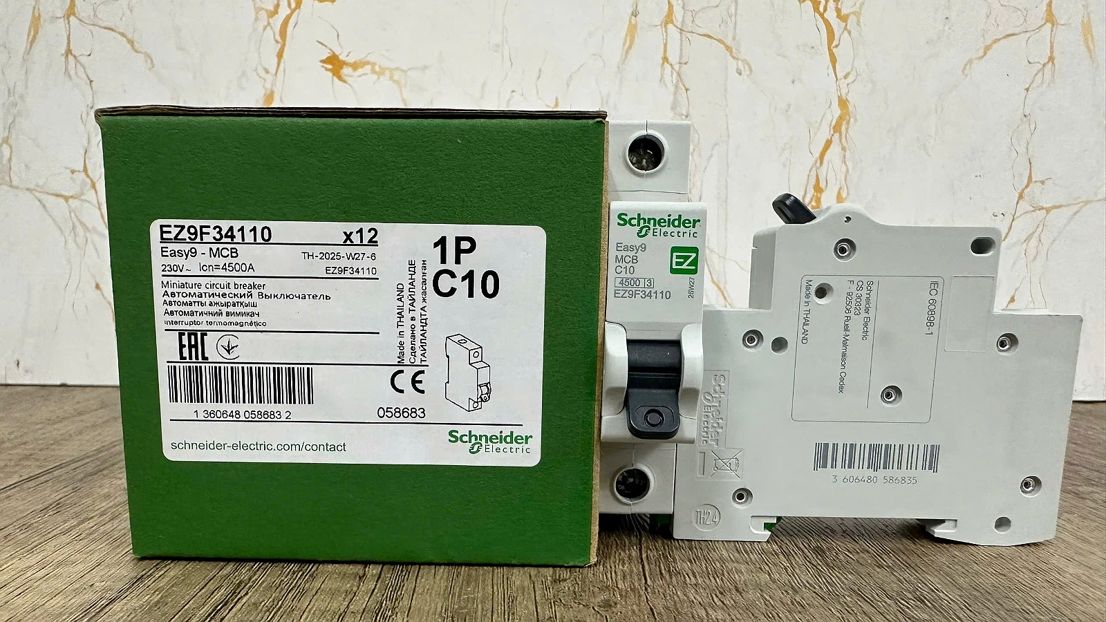 Hình ảnh thực tế Easy9 MCB EZ9F34110 Schneider