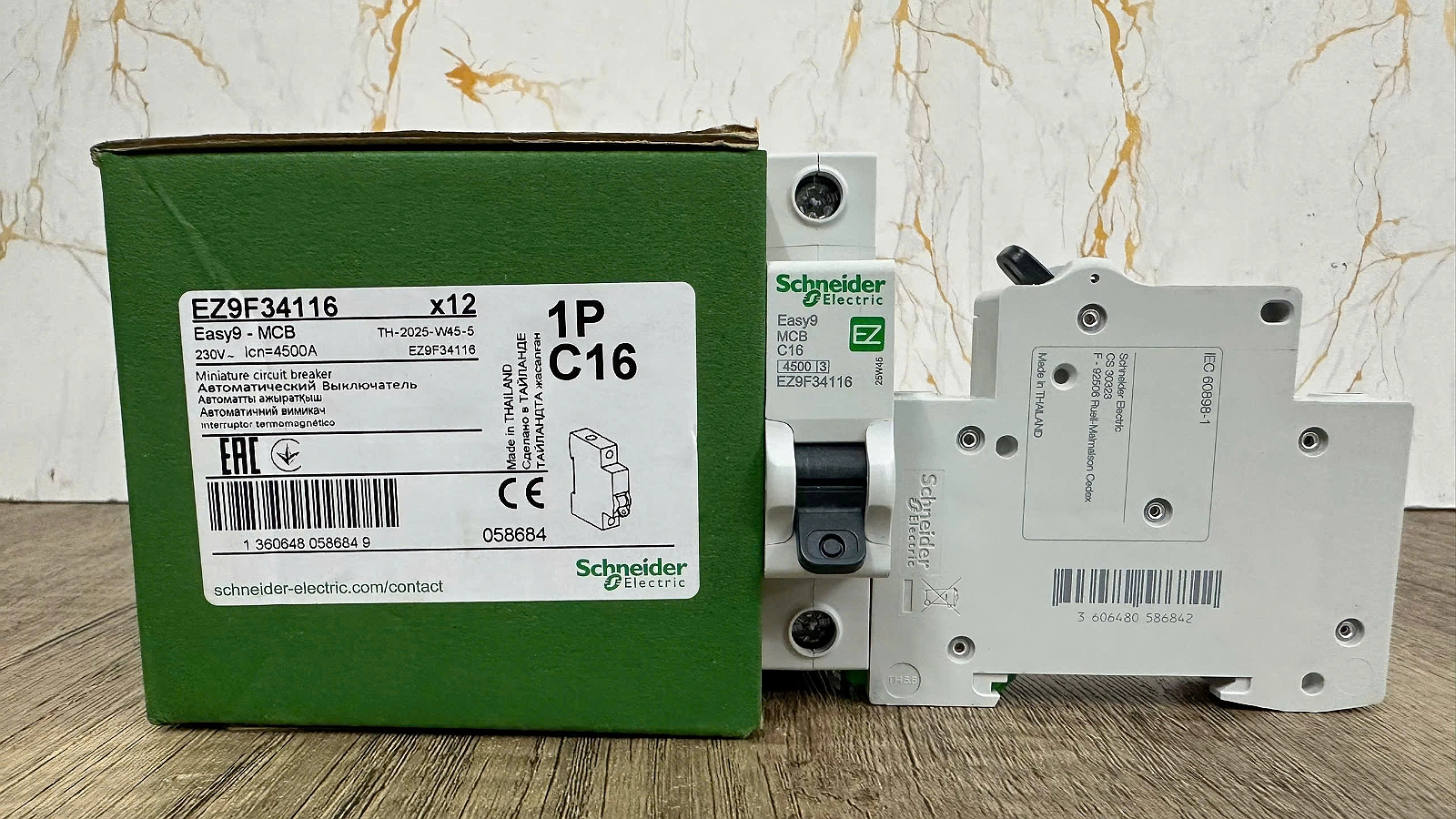 Hình ảnh thực tế Easy9 MCB EZ9F34116 Schneider
