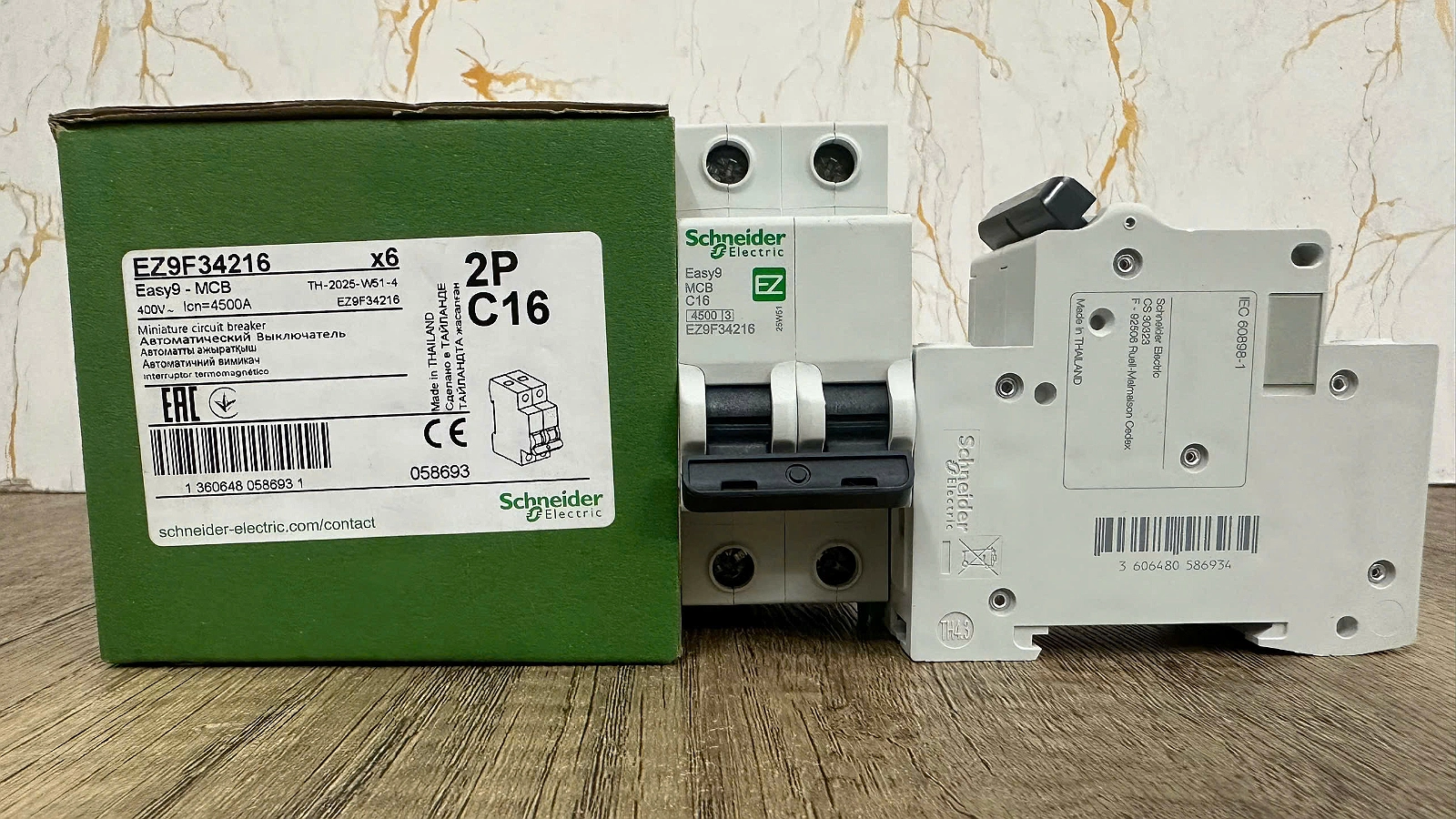 Hình ảnh thực tế Easy9 MCB EZ9F34216 Schneider