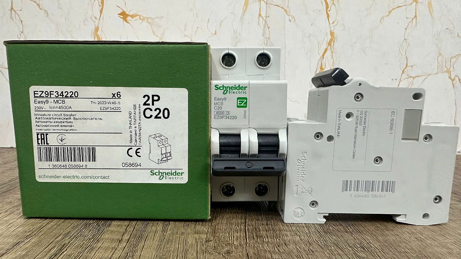 Hình ảnh thực tế Easy9 MCB EZ9F34220 Schneider