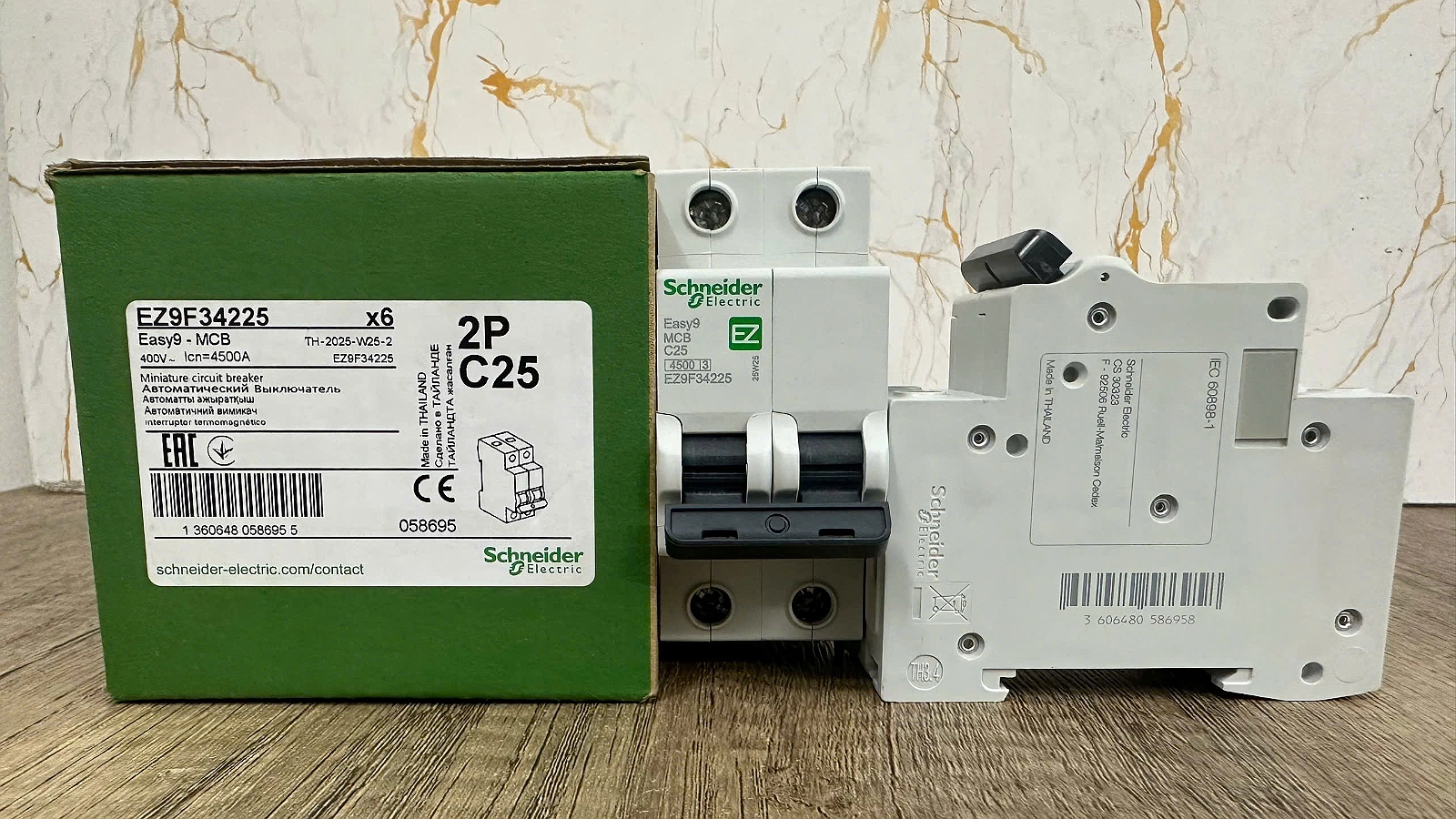 Hình ảnh thực tế Easy9 MCB EZ9F34225 Schneider
