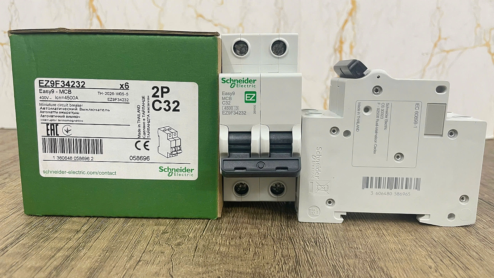 Hình ảnh thực tế Easy9 MCB EZ9F34232 Schneider