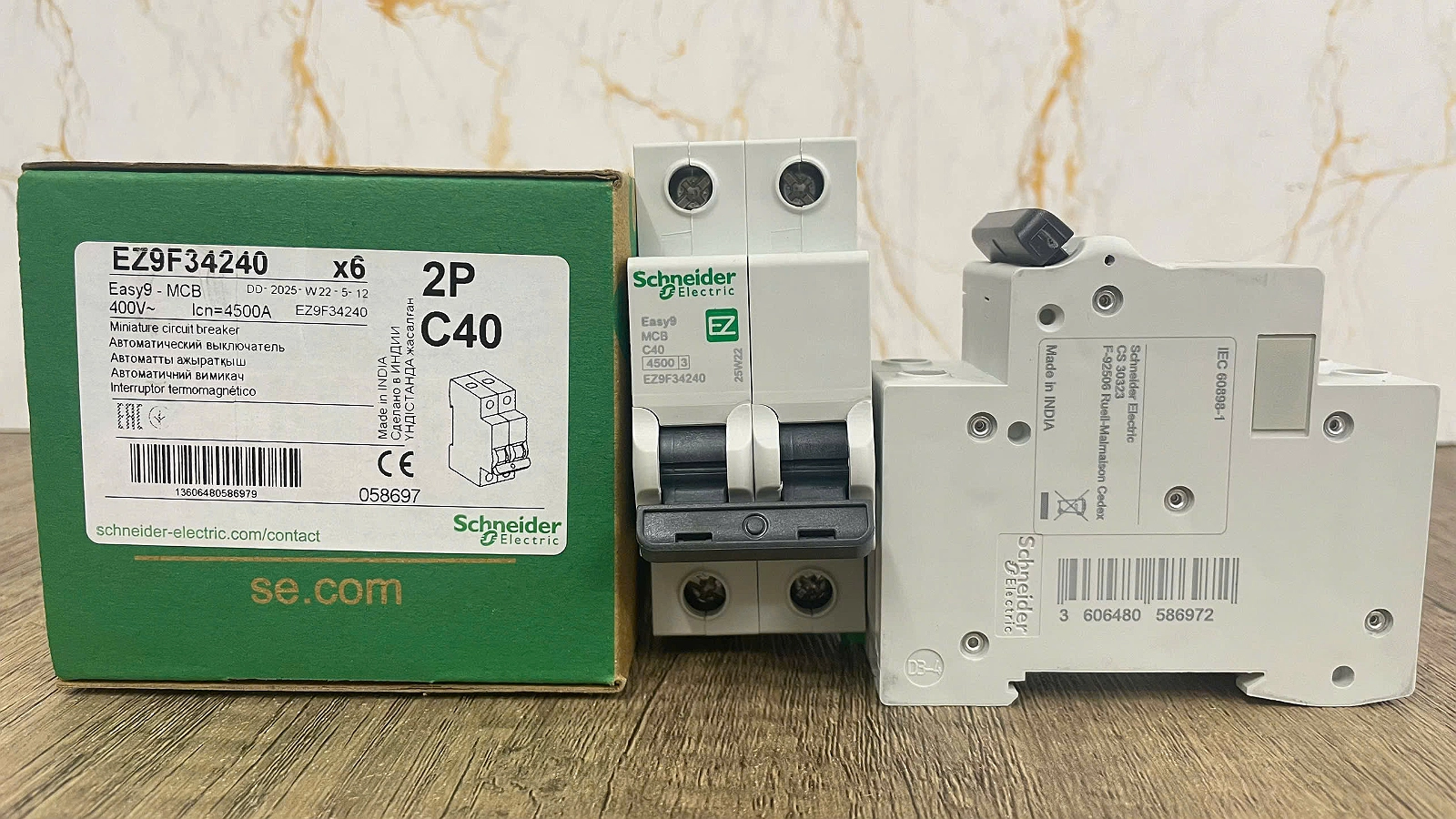 Hình ảnh thực tế Easy9 MCB EZ9F34240 Schneider