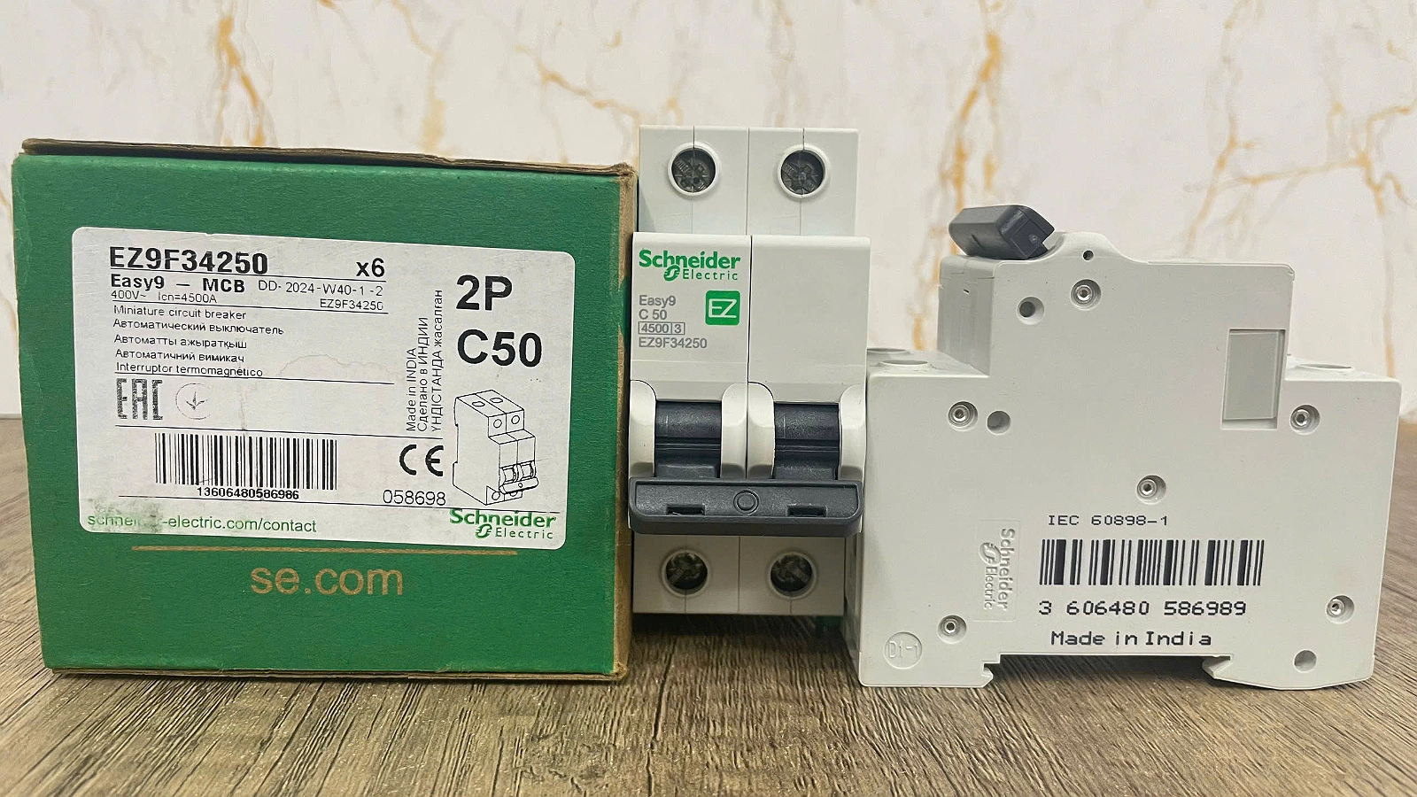Hình ảnh thực tế Easy9 MCB EZ9F34250 Schneider
