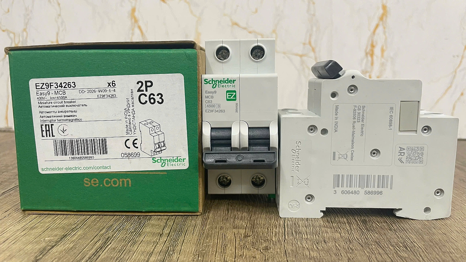 Hình ảnh thực tế Easy9 MCB EZ9F34263 Schneider