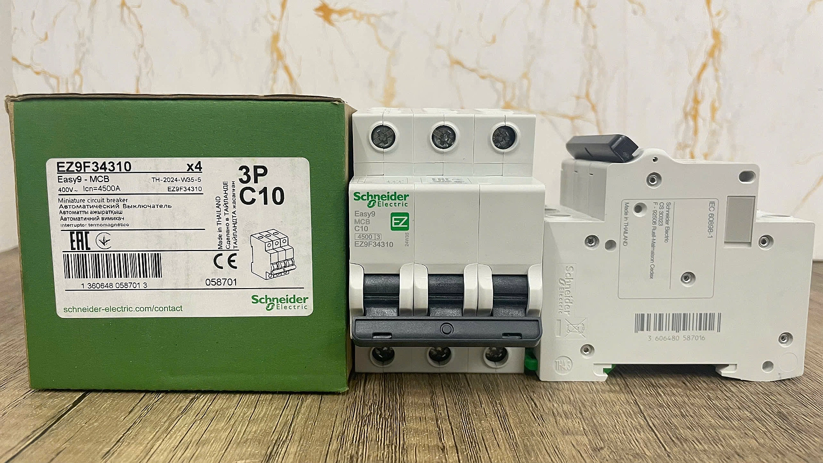 Hình ảnh thực tế Easy9 MCB EZ9F34310 Schneider