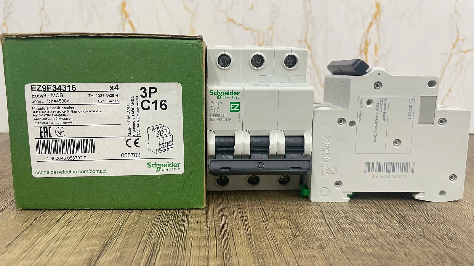 Hình ảnh thực tế Easy9 MCB EZ9F34316 Schneider