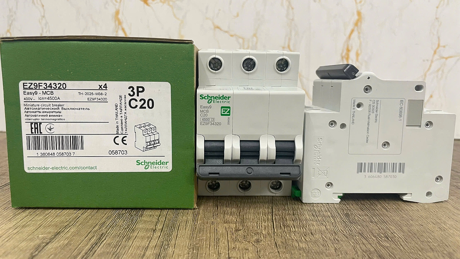Hình ảnh thực tế Easy9 MCB EZ9F34320 Schneider
