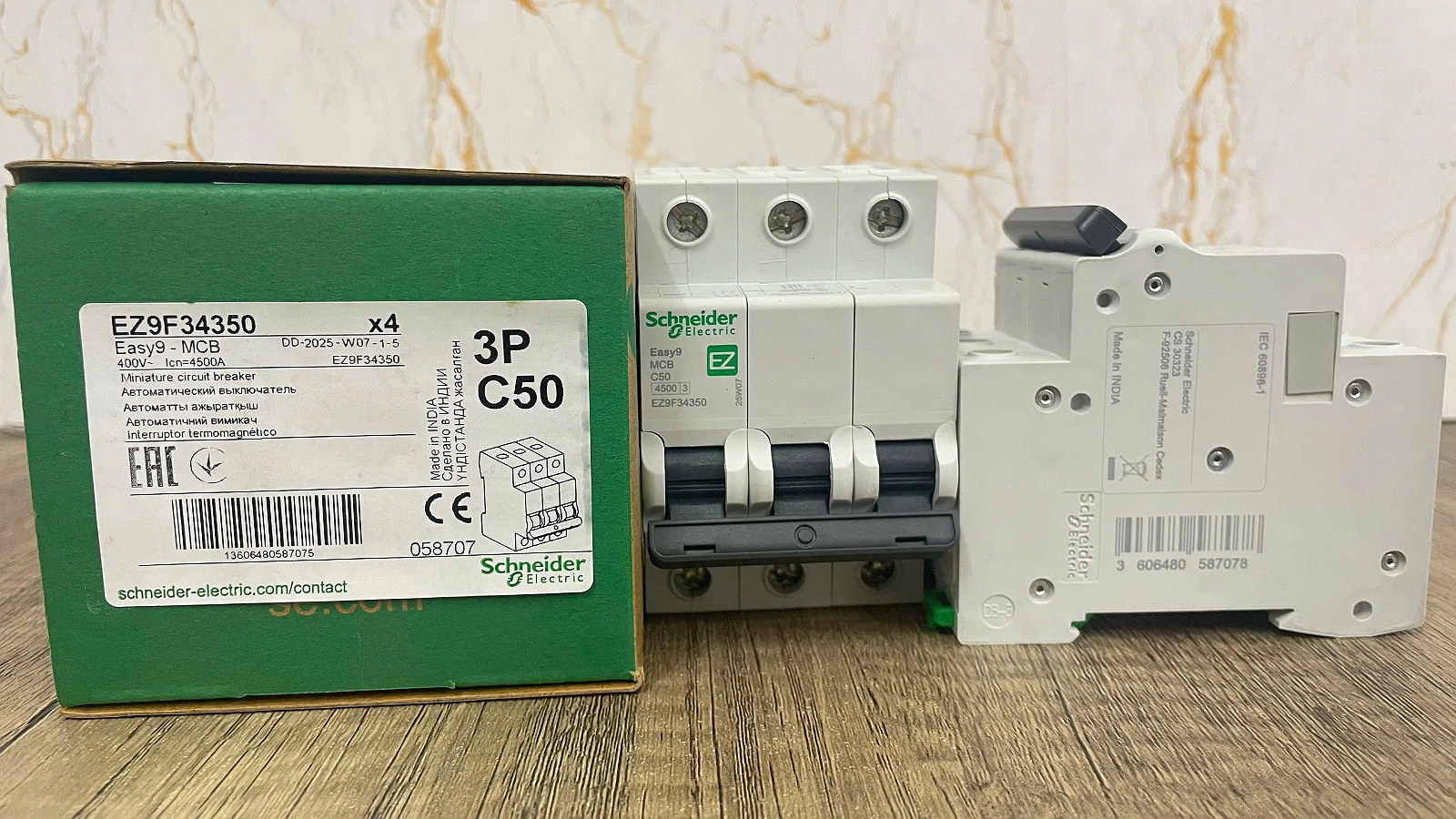 Hình ảnh thực tế Easy9 MCB EZ9F34350 Schneider