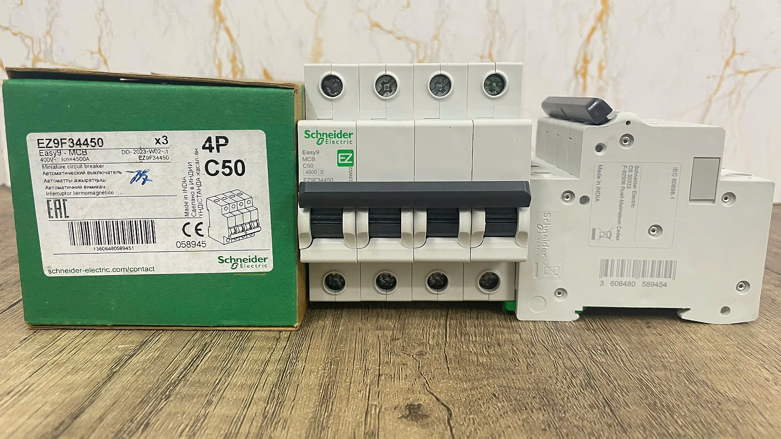 Hình ảnh thực tế Easy9 MCB EZ9F34450 Schneider