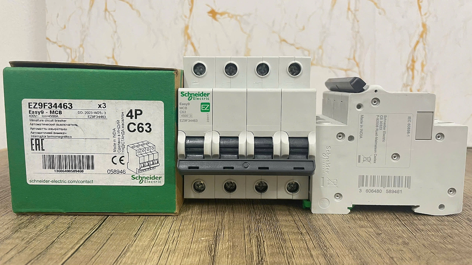 Hình ảnh thực tế Easy9 MCB EZ9F34463 Schneider