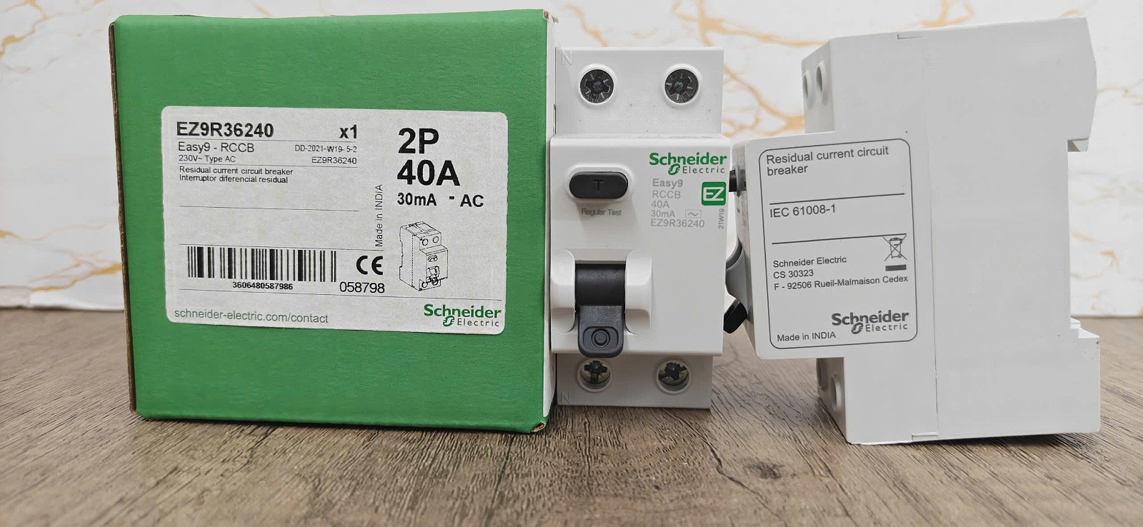 Hình ảnh thực tế Easy9 RCCB EZ9R36240 Schneider