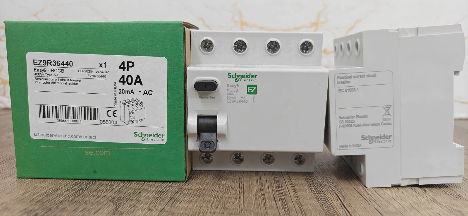 Hình ảnh thực tế Easy9 RCCB EZ9R36440 Schneider