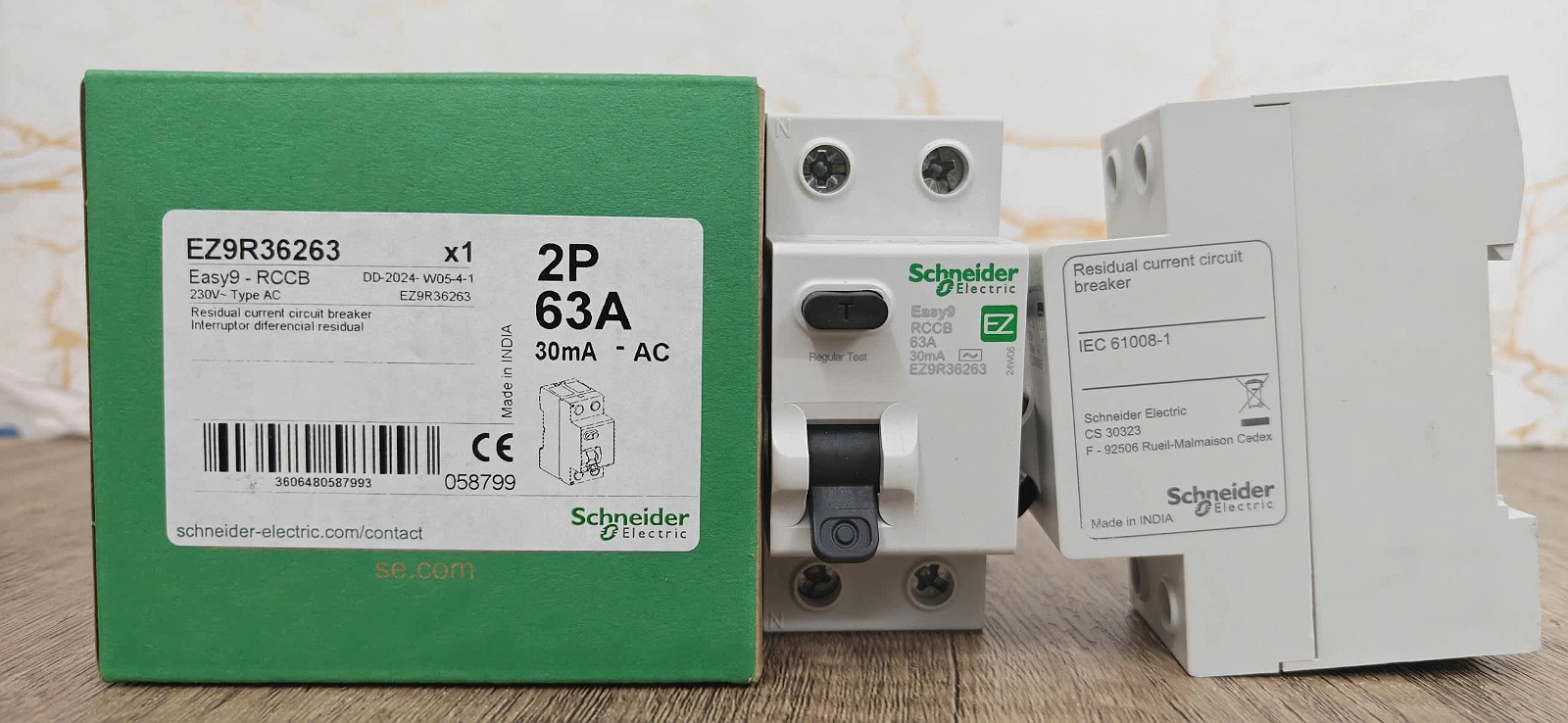 Hình ảnh thực tế Easy9 RCCB EZ9R36263 Schneider