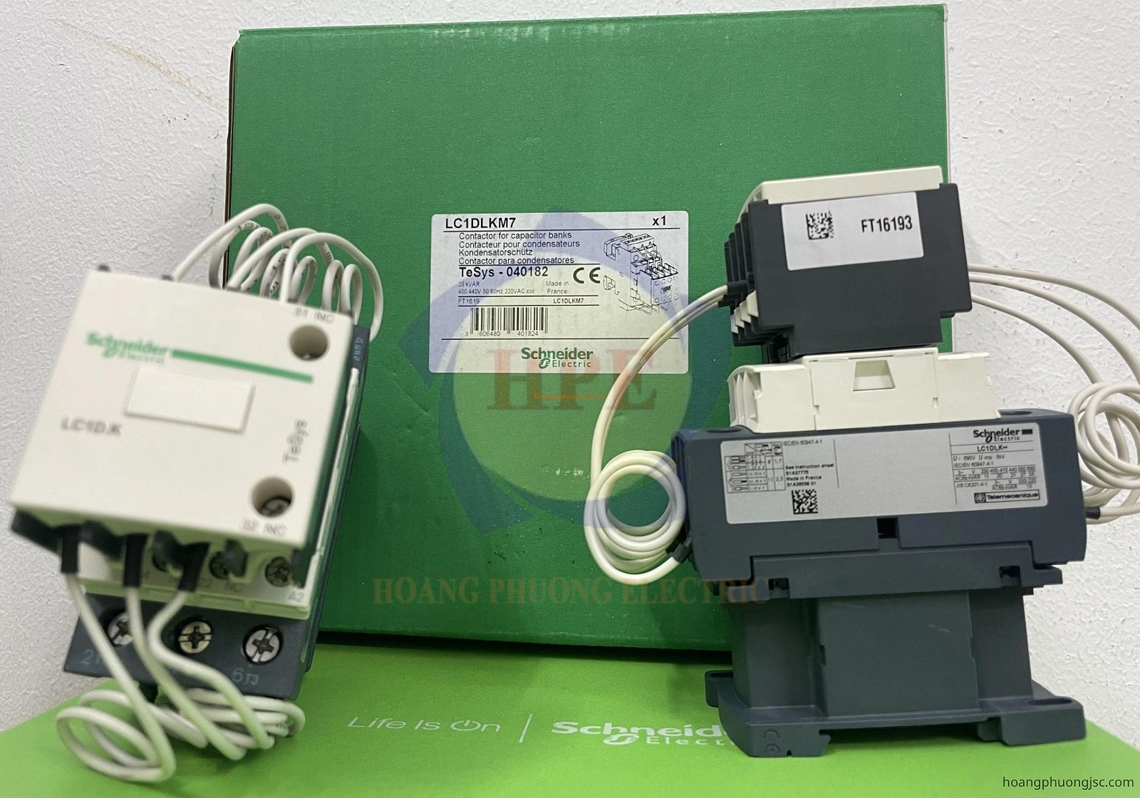 Ảnh thực tế sản phẩm contactor tụ bù LC1DLKM7 Schneider