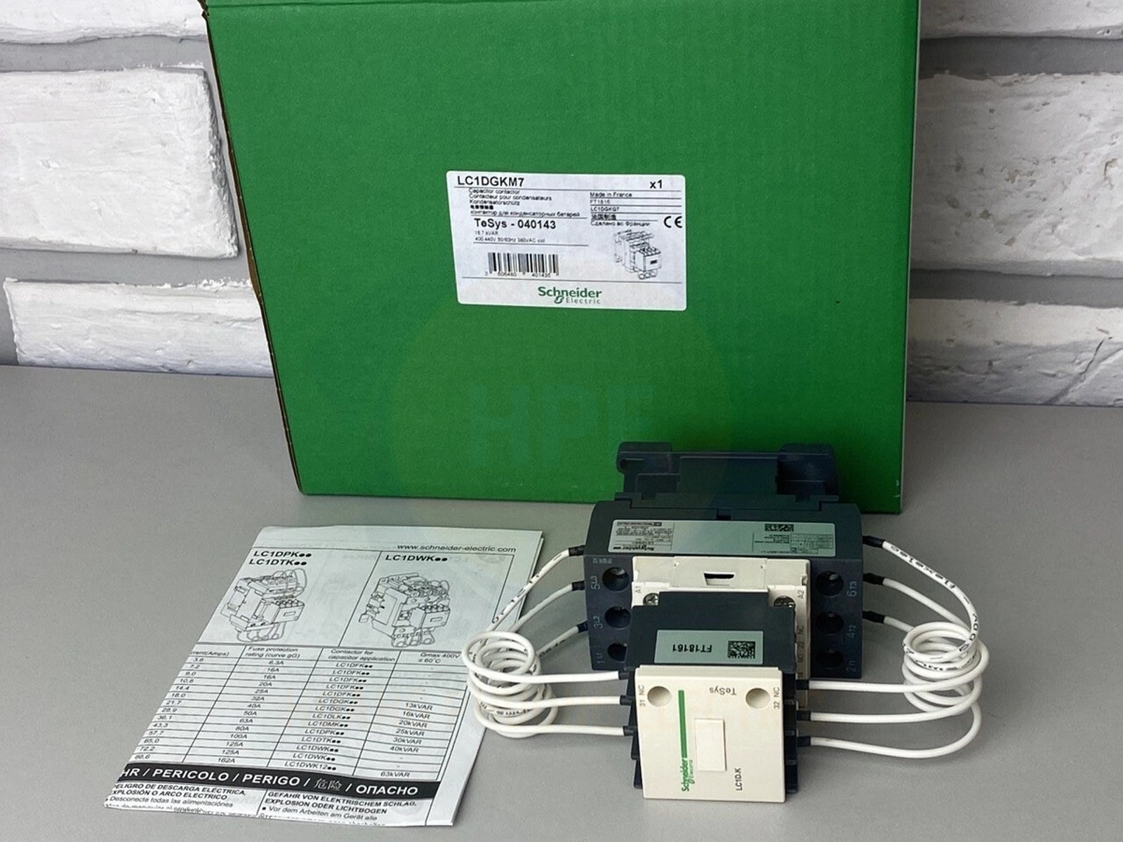 Ảnh thực tế sản phẩm contactor tụ bù LC1DGKM7 Schneider
