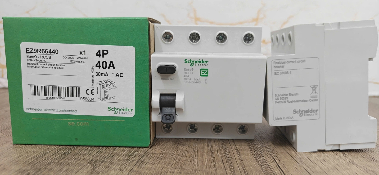 Hình ảnh thực tế Easy9 RCCB EZ9R66440 Schneider